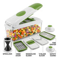 Cortador de verduras y hortalizas multifuncional con cuchillas intercambiables de acero inoxidable quirúrgico. Pica, rebana, ralla y corta en juliana en segundos. Incluye contenedor recolector transparente de alta capacidad, base antideslizante y protector de seguridad para dedos. Reduce el tiempo de preparación de comidas a la mitad.